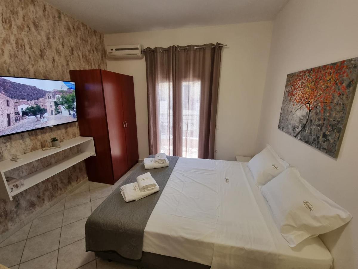 Premium Suites Ofrínion Exterior photo